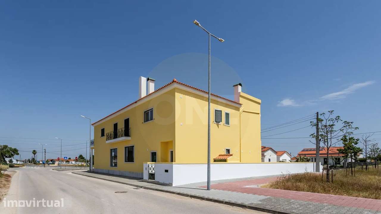 Prédio Propriedade Horizontal | Loja + Habitação | Foros de Salvaterra - Grande imagem: 2/42