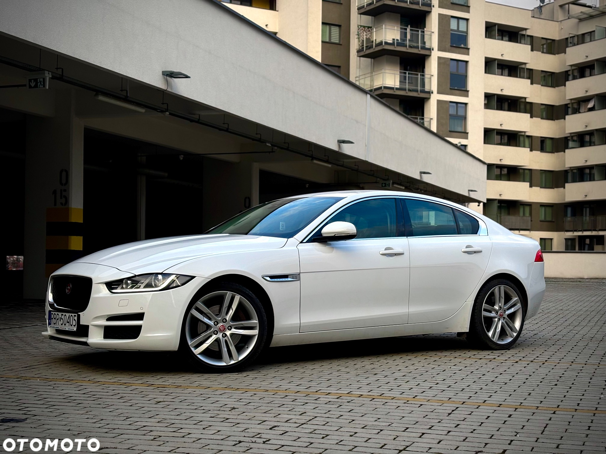 Jaguar XE 2.0 T Pure - 2