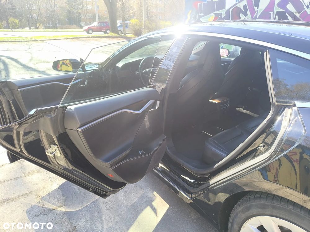 Tesla Model S - 17