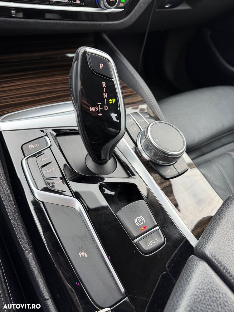 BMW Seria 5 520d Aut. Luxury Line - 10