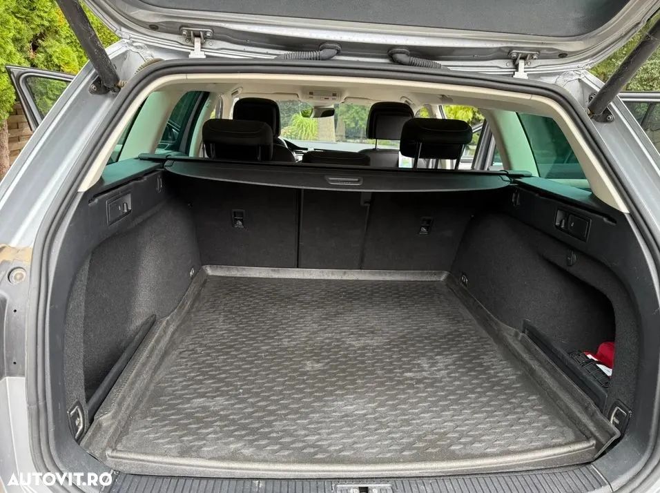 Volkswagen Passat Variant 2.0 TDI DSG Highline - 8