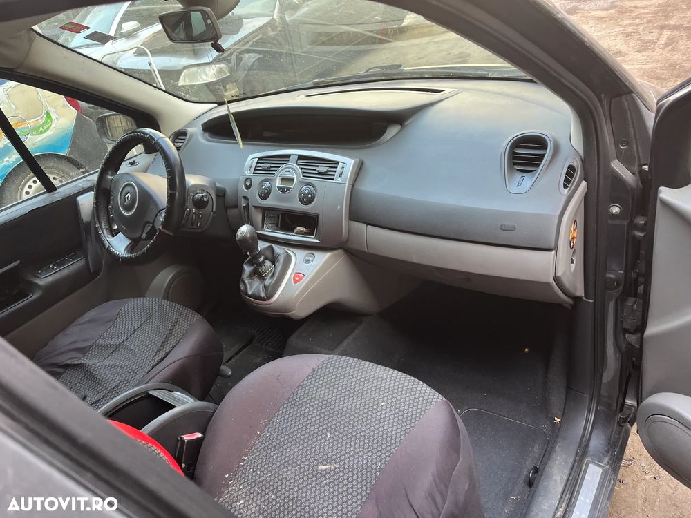 Dezmembrez Renault Megane Scenic facelift 2006 1,9 dci 96KW F9Q-E8 - 8
