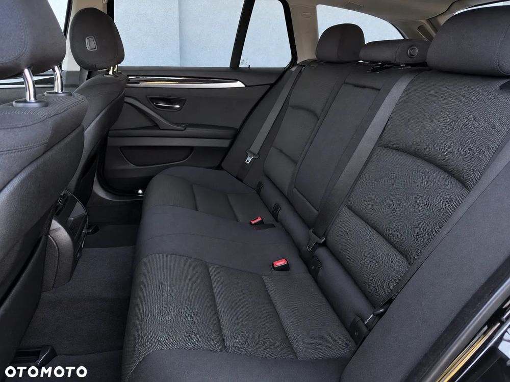 BMW Seria 5 525d xDrive - 26