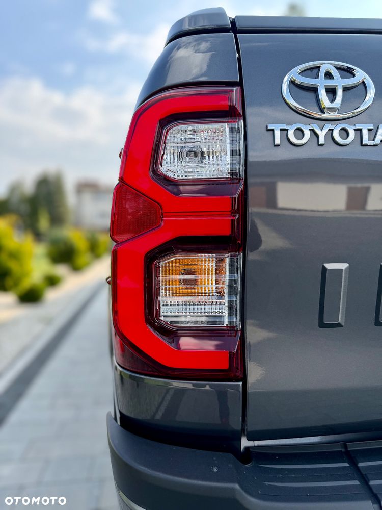 Toyota Hilux 2.8 D-4D Double Cab Invincible Sport 4x4 - 19