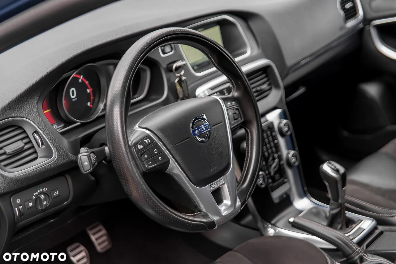Volvo V40 - 25