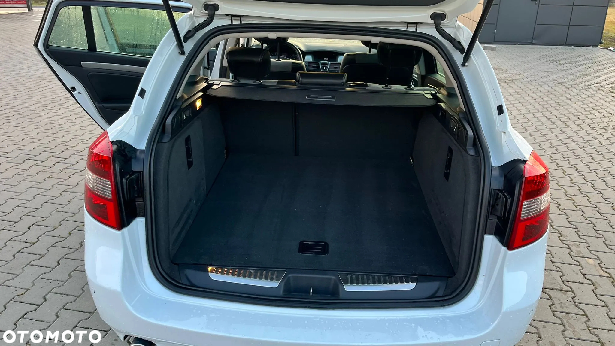 Renault Laguna ENERGY dCi 175 FAP Start & Stop Bose Edition - 16
