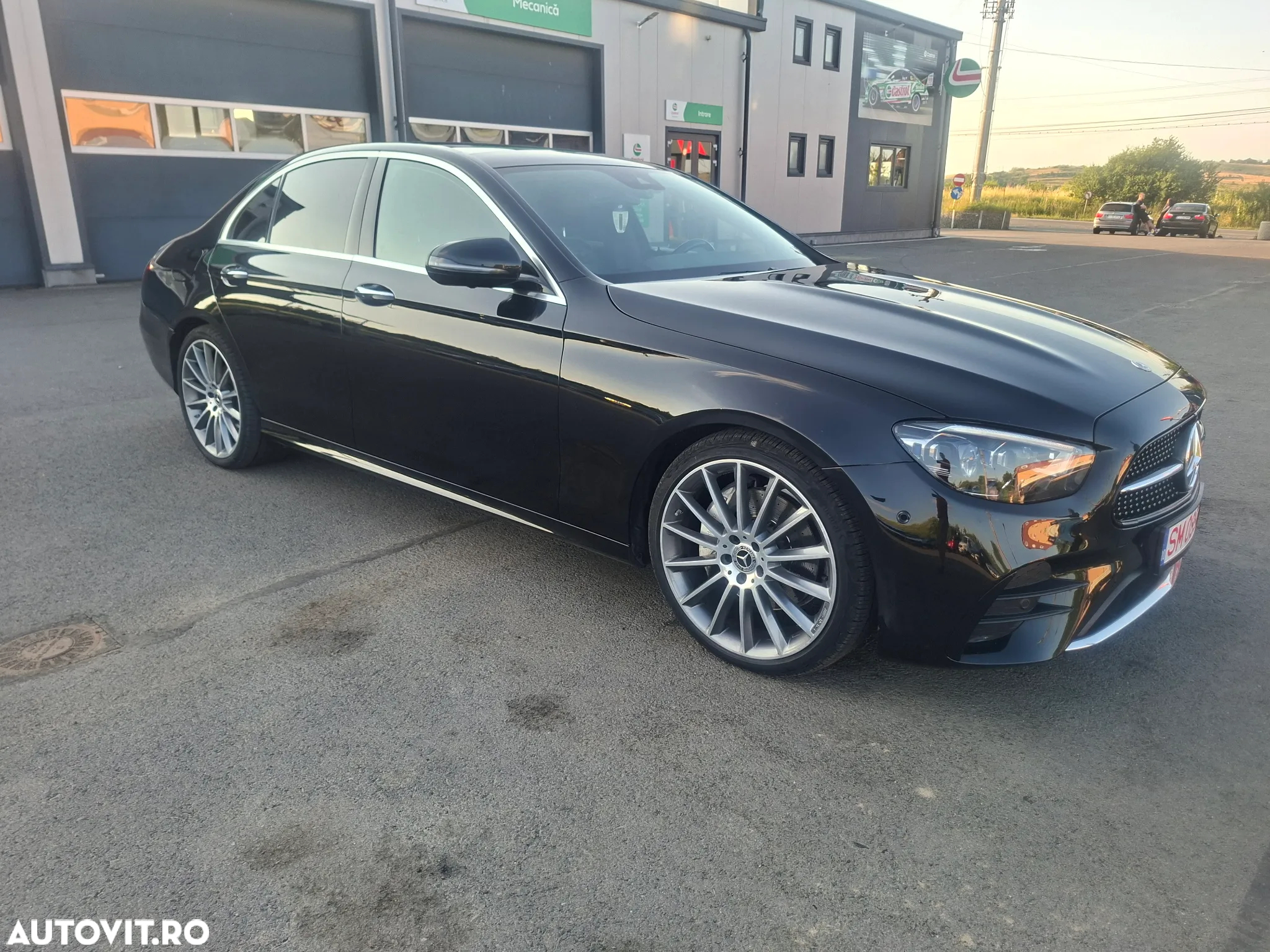 Mercedes-Benz E 220 d T 9G-TRONIC AMG Line - 30
