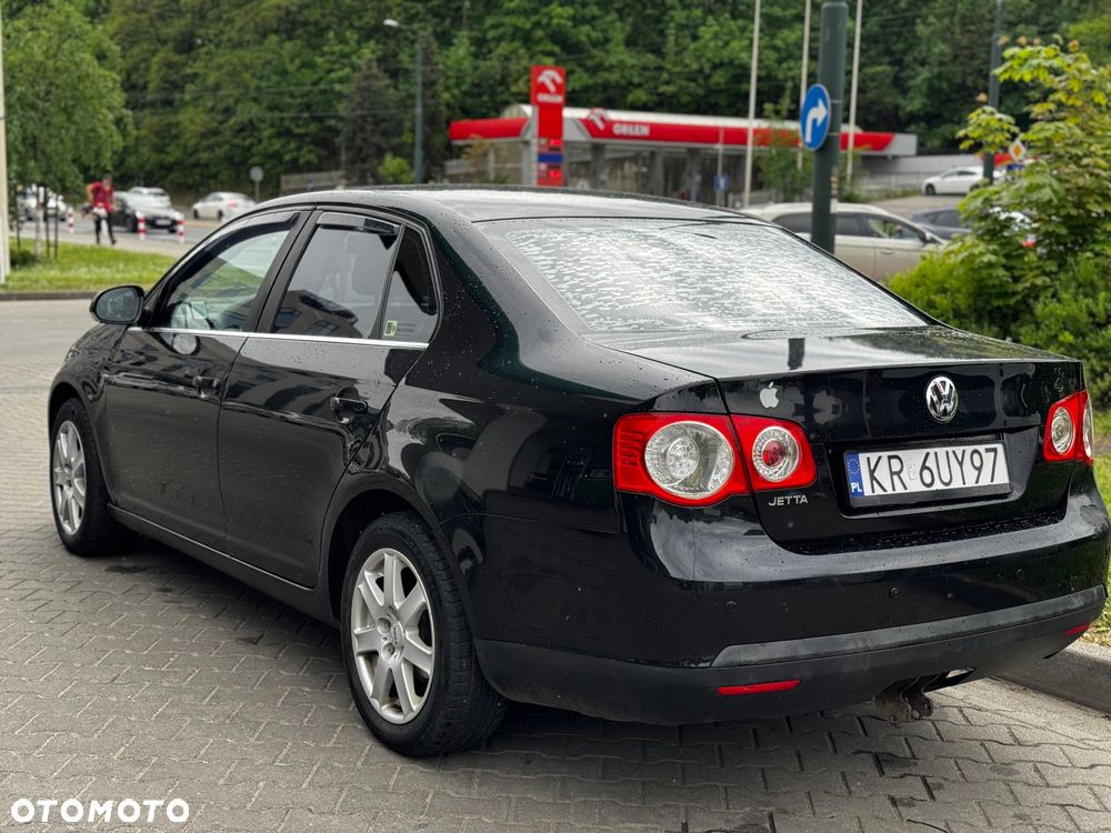 Volkswagen Jetta 1.6 Comfortline - 6