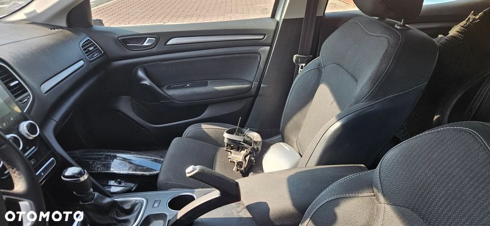 Renault Megane 1.5 Blue dCi Intens - 10