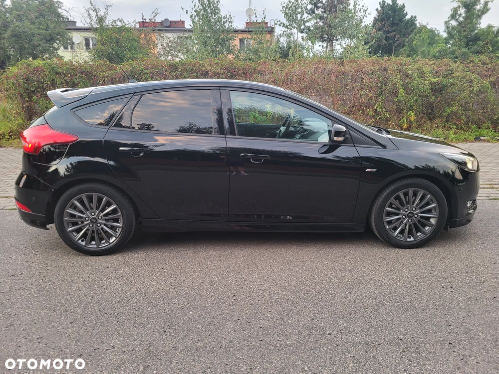 Ford Focus 1.5 EcoBoost Black Edition ASS - 4