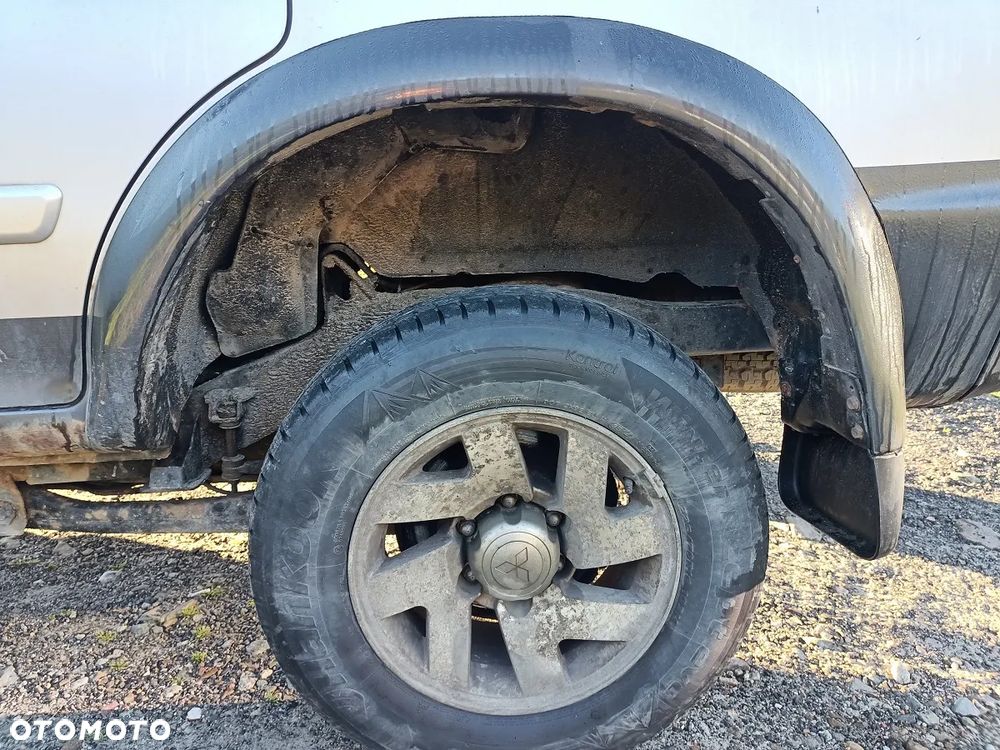 Mitsubishi Pajero - 8