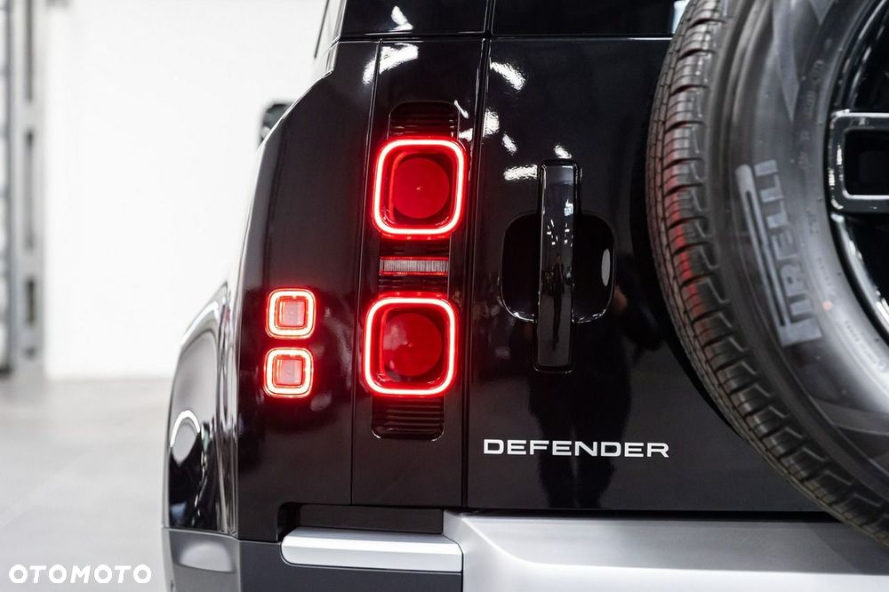 Land Rover Defender - 16