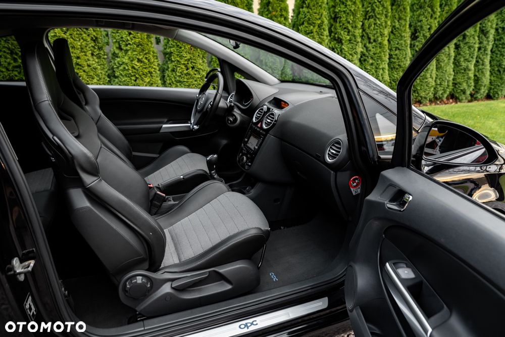 Opel Corsa 1.6T OPC - 28
