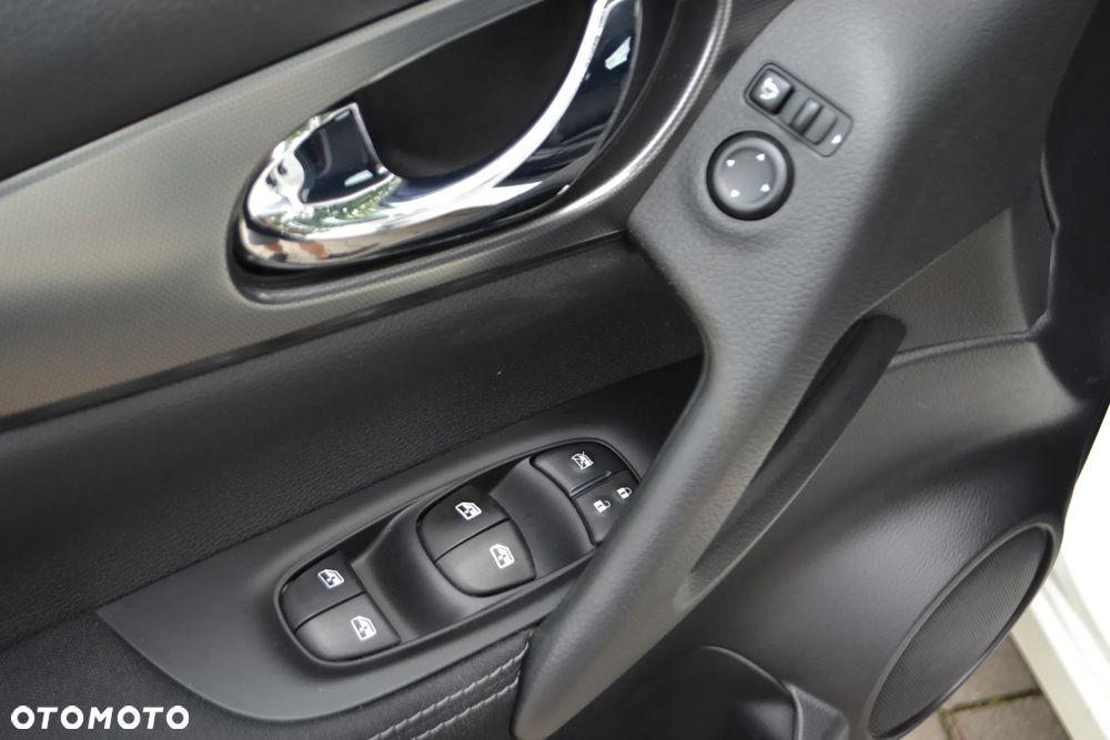 Nissan Qashqai - 25