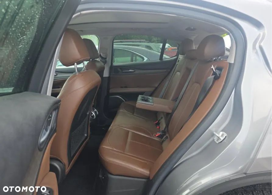 Alfa Romeo Stelvio 2.0 Turbo TI Q4 - 11