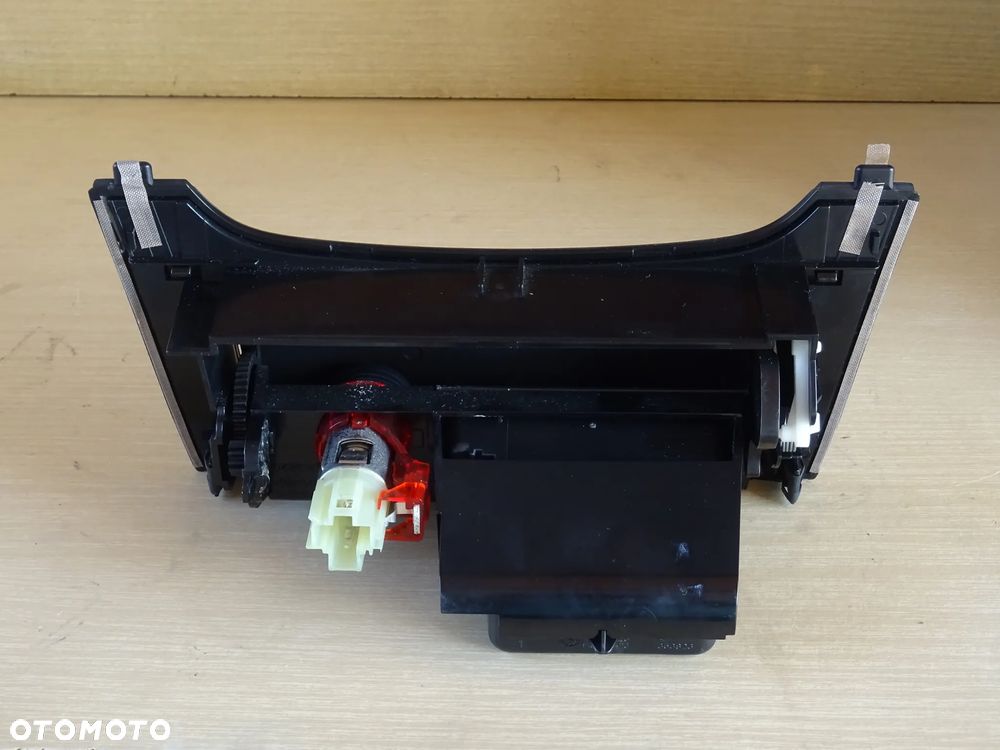 POPIELNICZKA ZAPALNICZKA GNIAZDO 12V PANEL DESKI CZARNY OPEL INSIGNIA A - 3