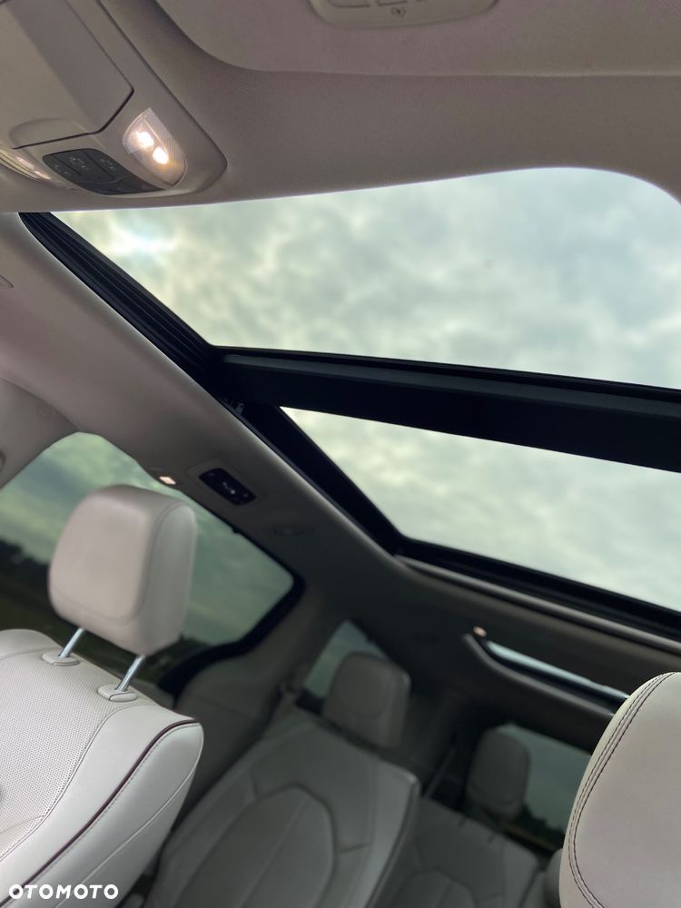 Chrysler Pacifica - 16