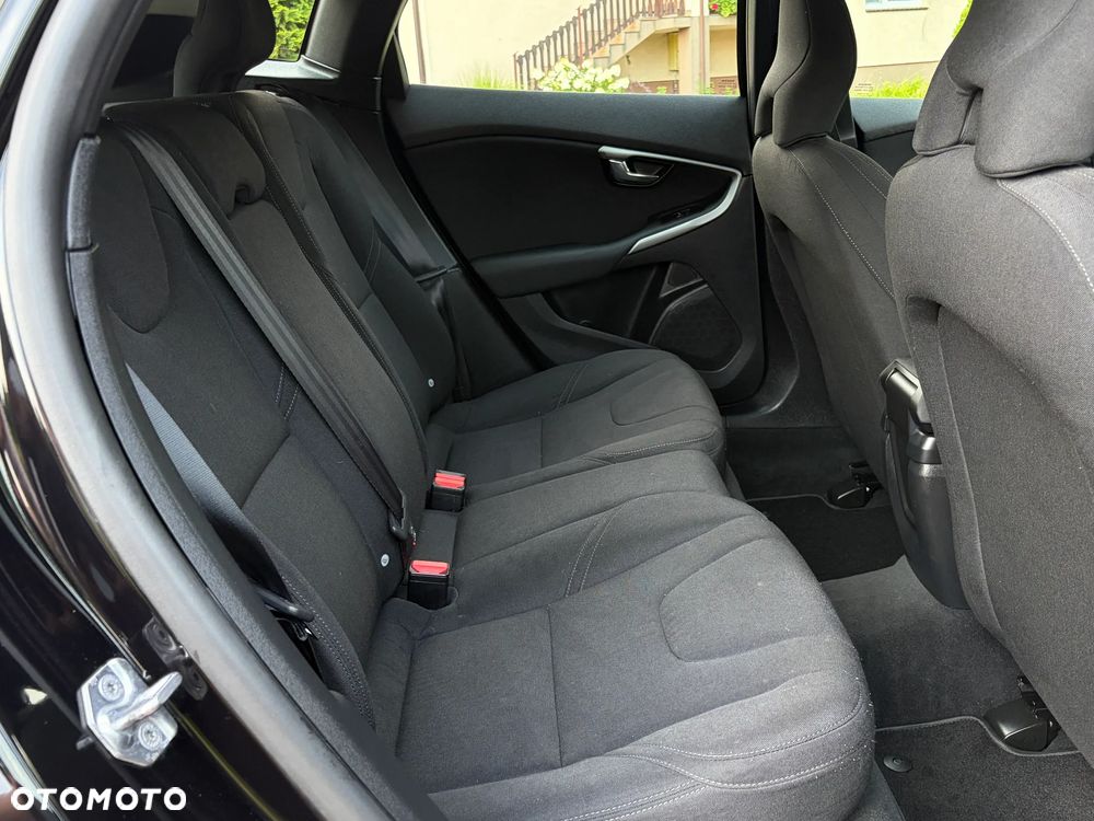 Volvo V40 T2 Momentum - 8
