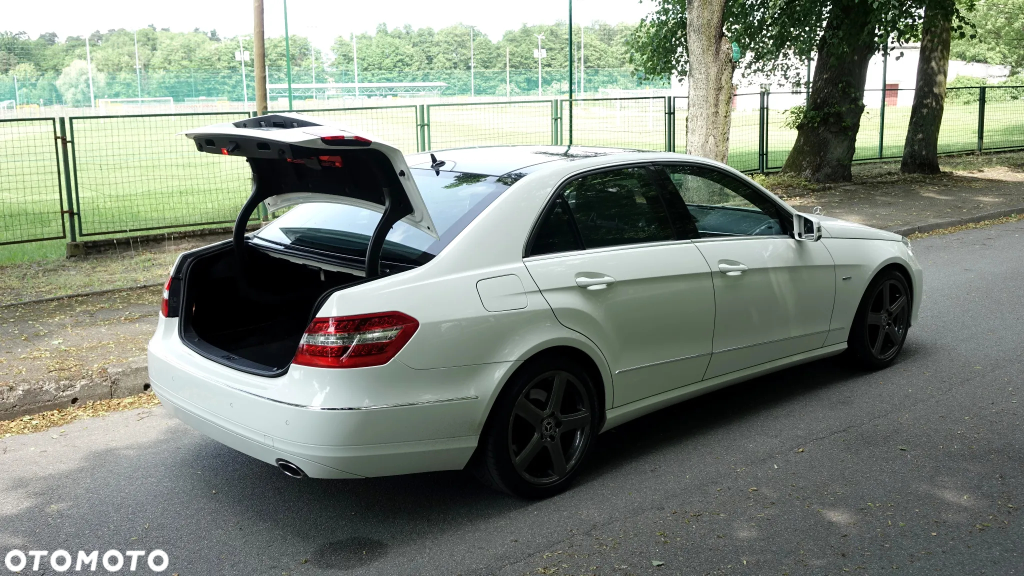 Mercedes-Benz Klasa E 300 CDI DPF BlueEFFICIENCY 7G-TRONIC Avantgarde - 35