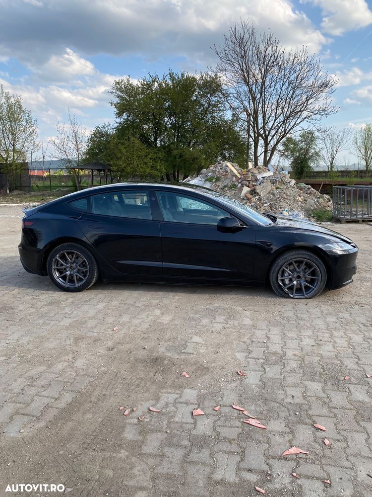 Tesla Model 3 RWD - 4
