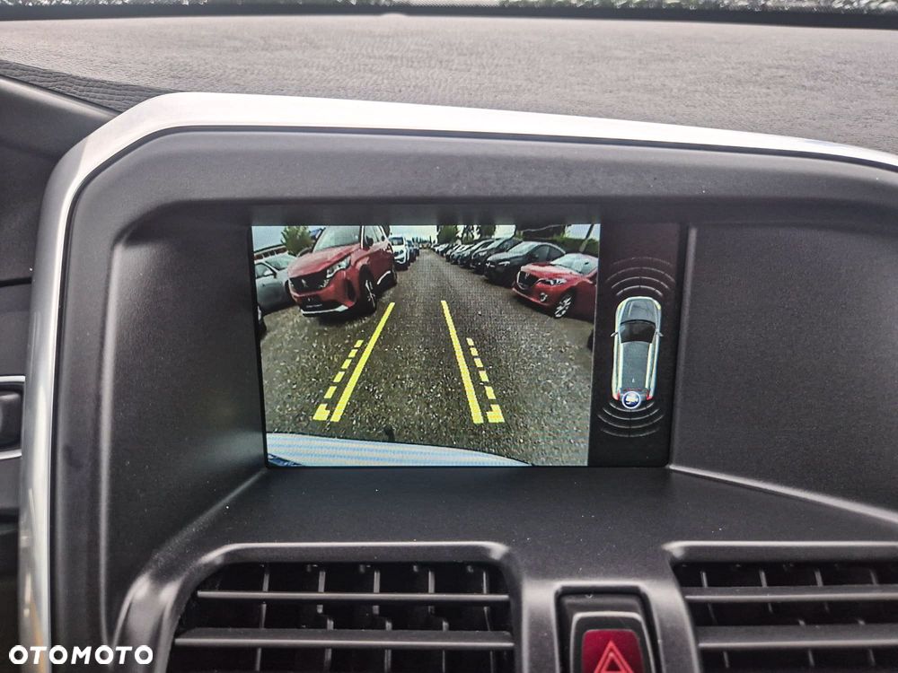 Volvo XC 60 D4 AWD Geartronic RDesign - 32