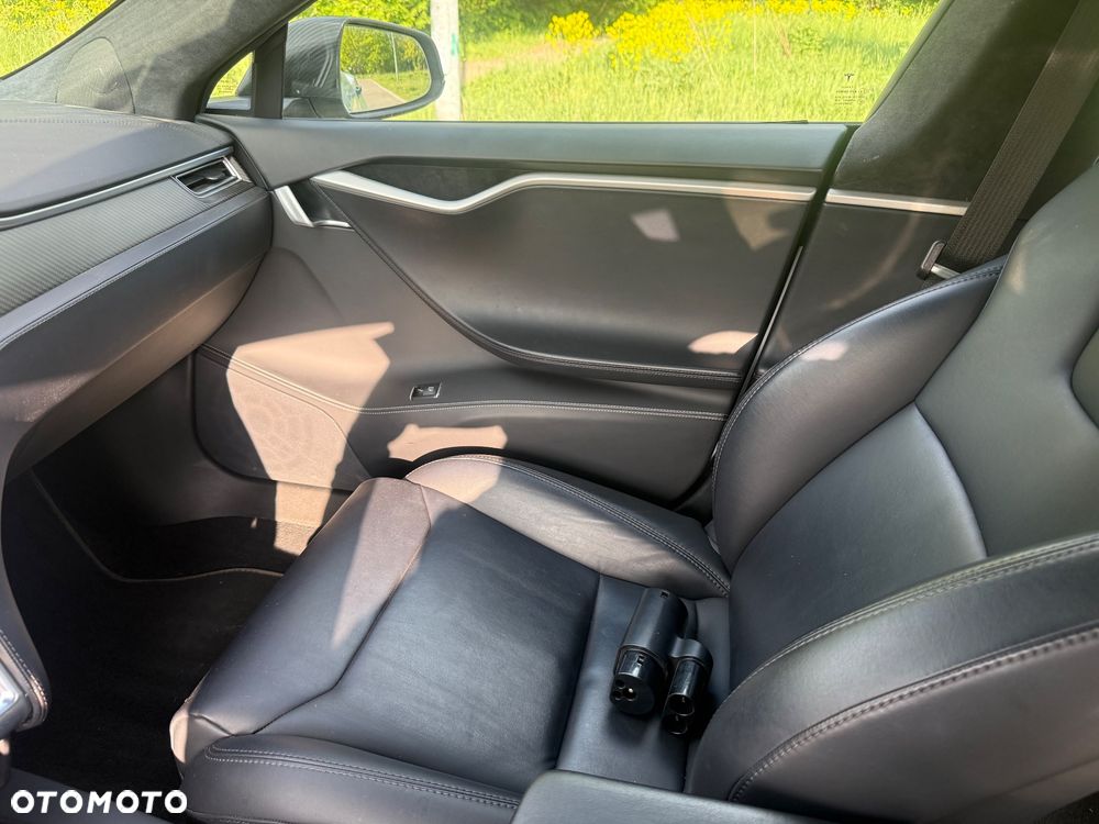 Tesla Model S - 15