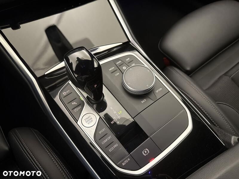 BMW Seria 3 320i Sport Line - 18