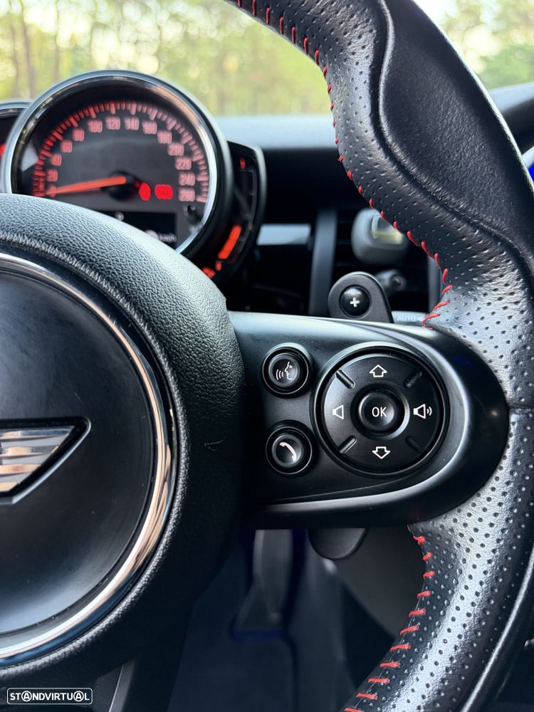 MINI 5 Portas Cooper SD Auto Desportiva - 31