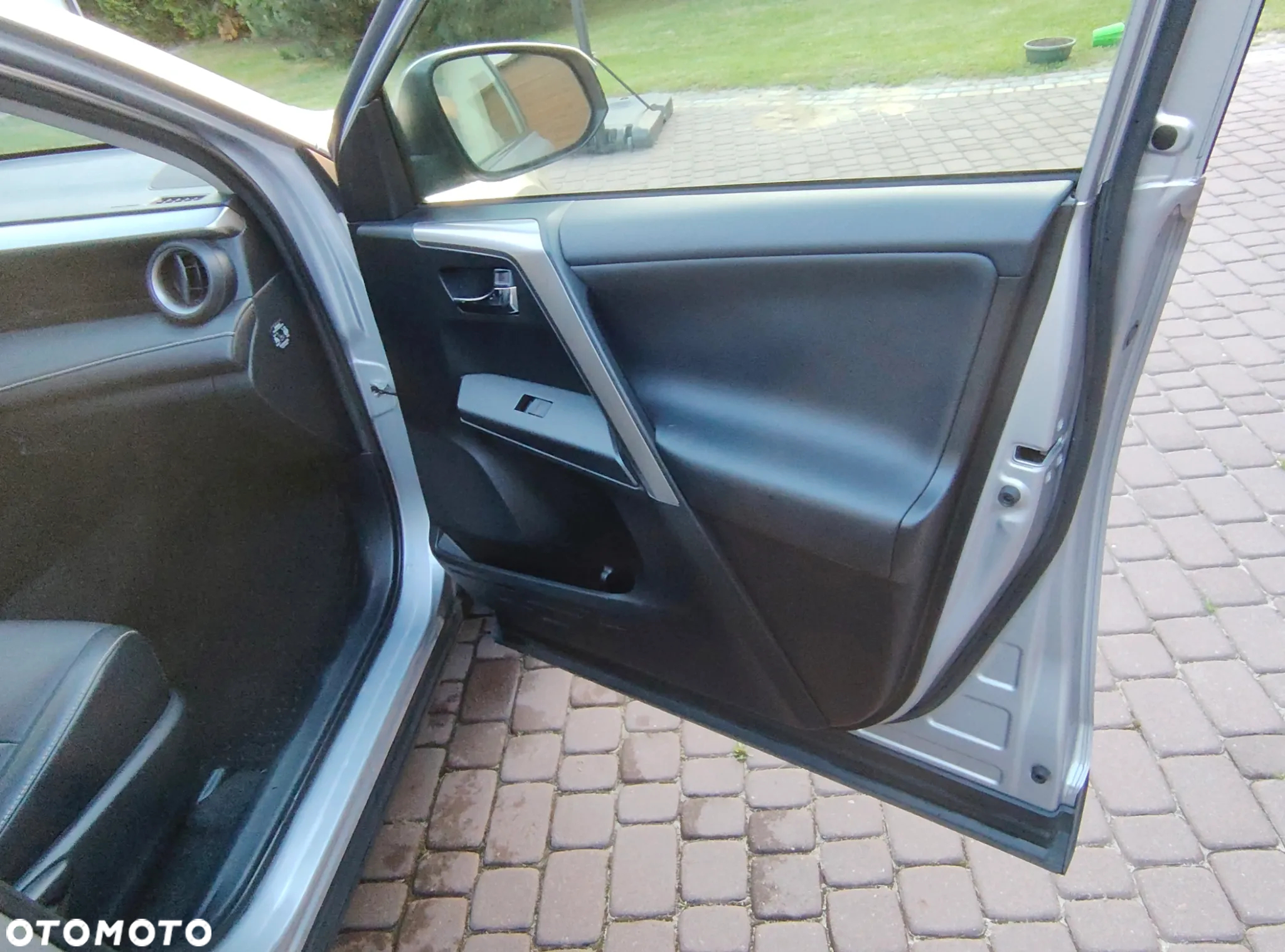 Toyota RAV4 Hybrid Premium 4x2 - 18