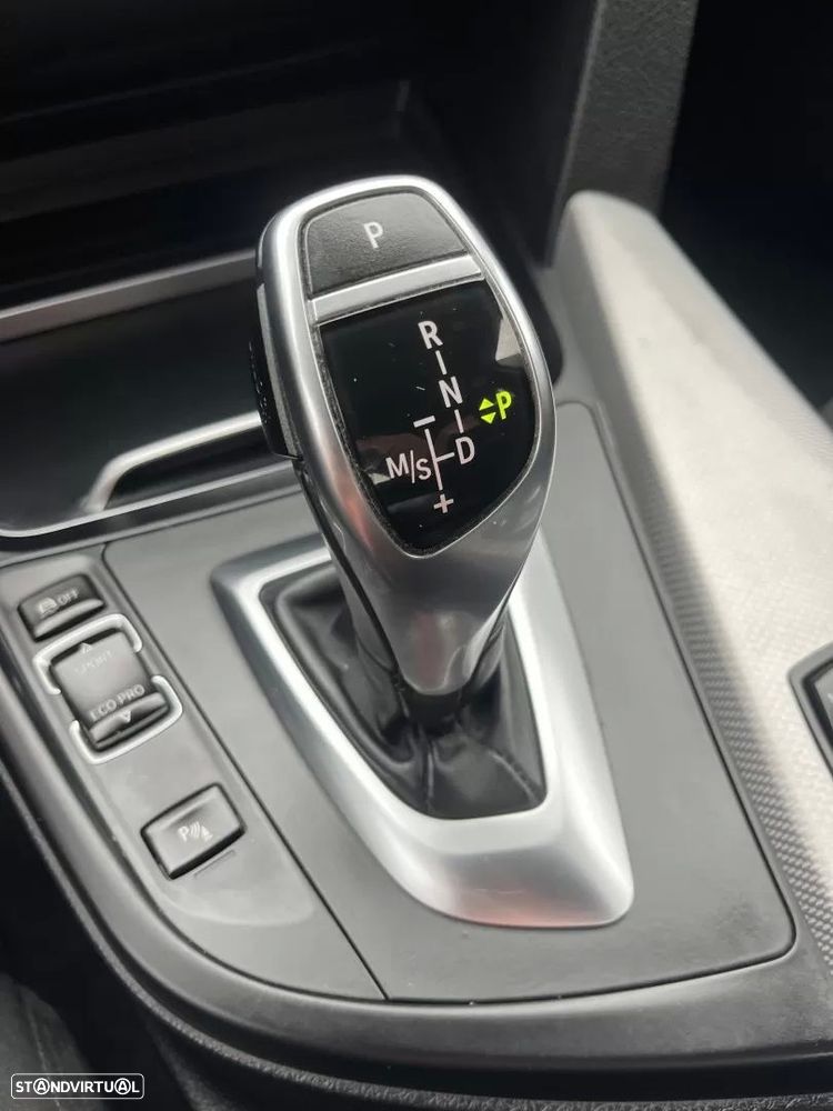 BMW 320 i Pack M Auto - 46