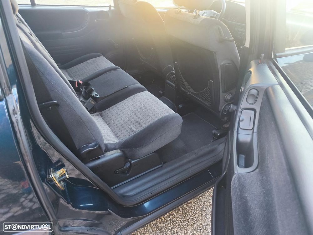 Opel Zafira 2.0 DTi - 12