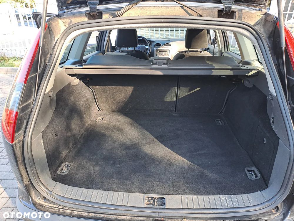 Ford Focus 2.0 Ghia - 7