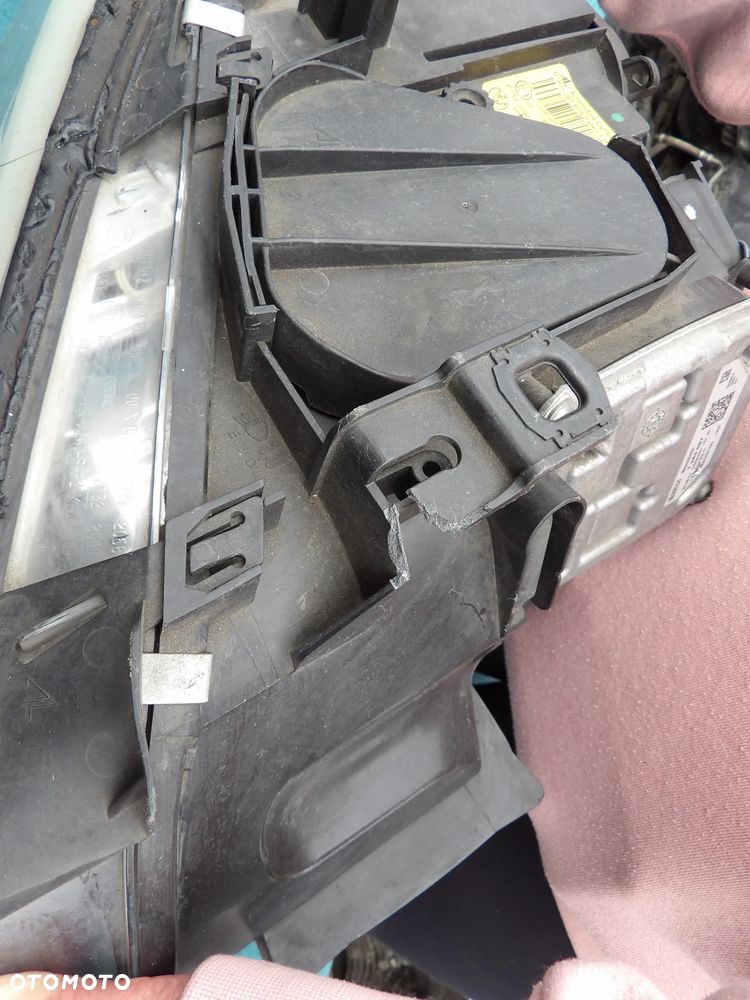 BMW - E92 - PRAWA LAMPA PRZEDNIA - LIFT - XENON - NIE SKRĘTNA - URWANE UCHO - UK - 7239930 - 10