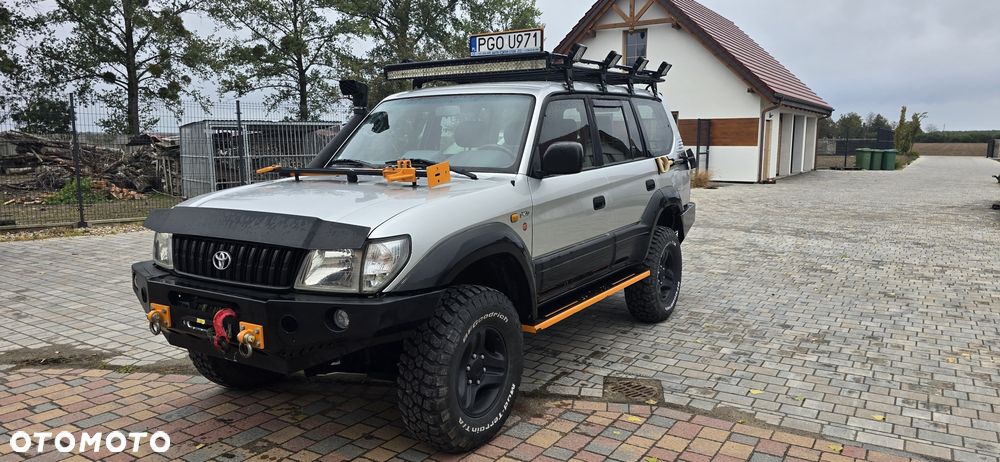 Toyota Land Cruiser - 1