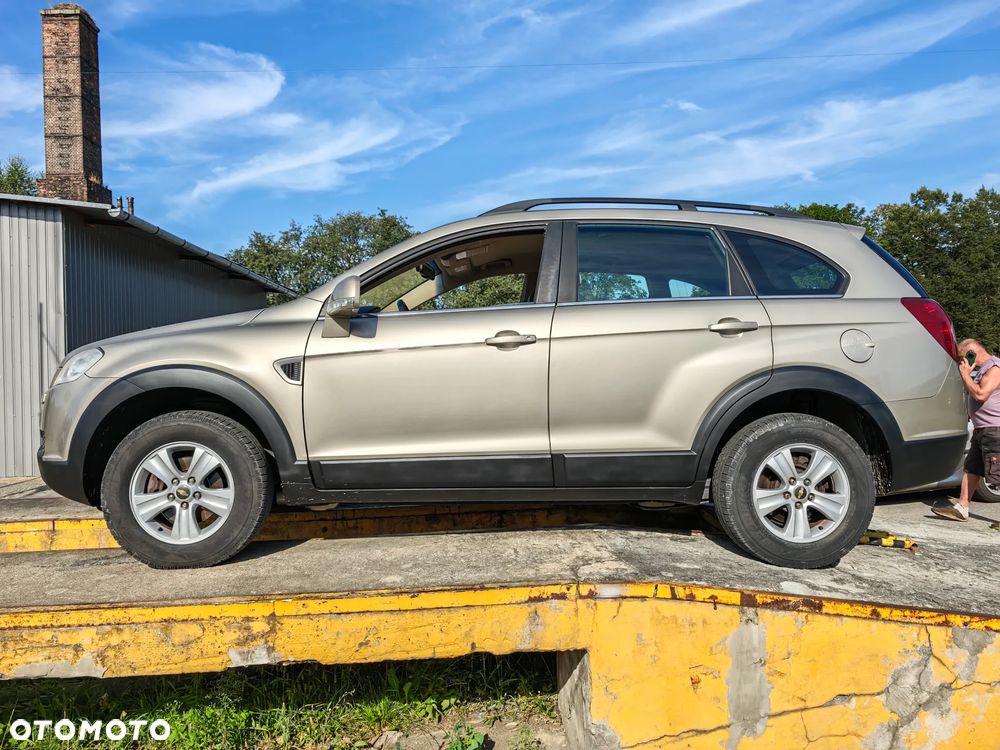 Chevrolet Captiva 2.0 d LT high 5os - 28