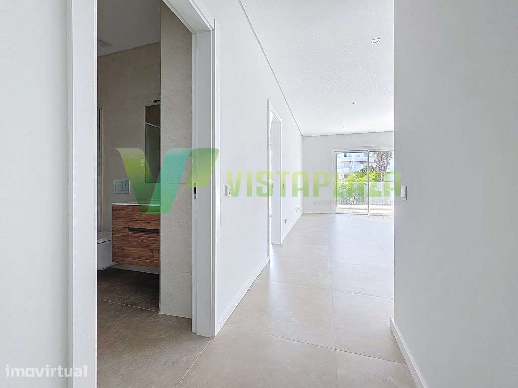 Apartamento T2 Novo em Condomínio Fechado com Piscina e Lugar de Ga... - Grande imagem: 5/36