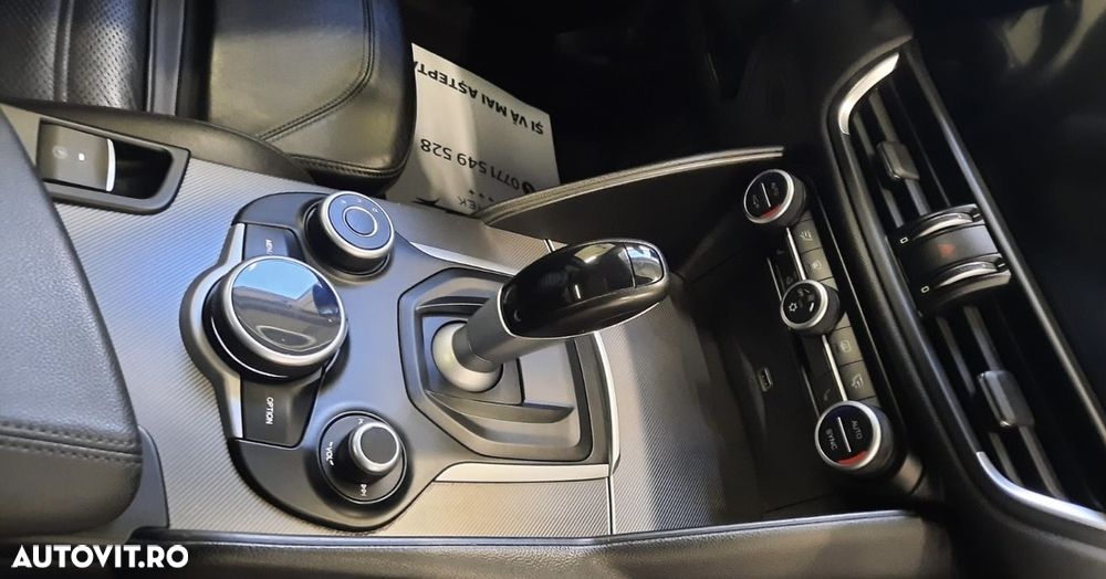 Alfa Romeo Giulia 2.2 AT8-Q4 Veloce - 13