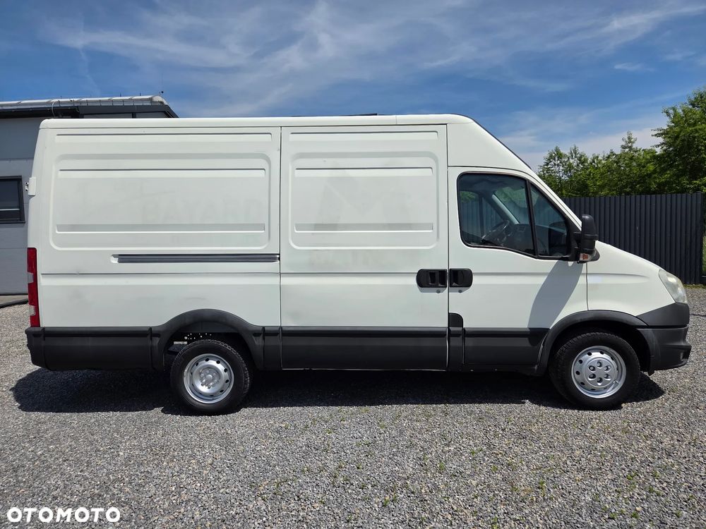 Iveco Daily 35S13 / 2.3 130KM / Furgon / Średniak / Klima / - 3