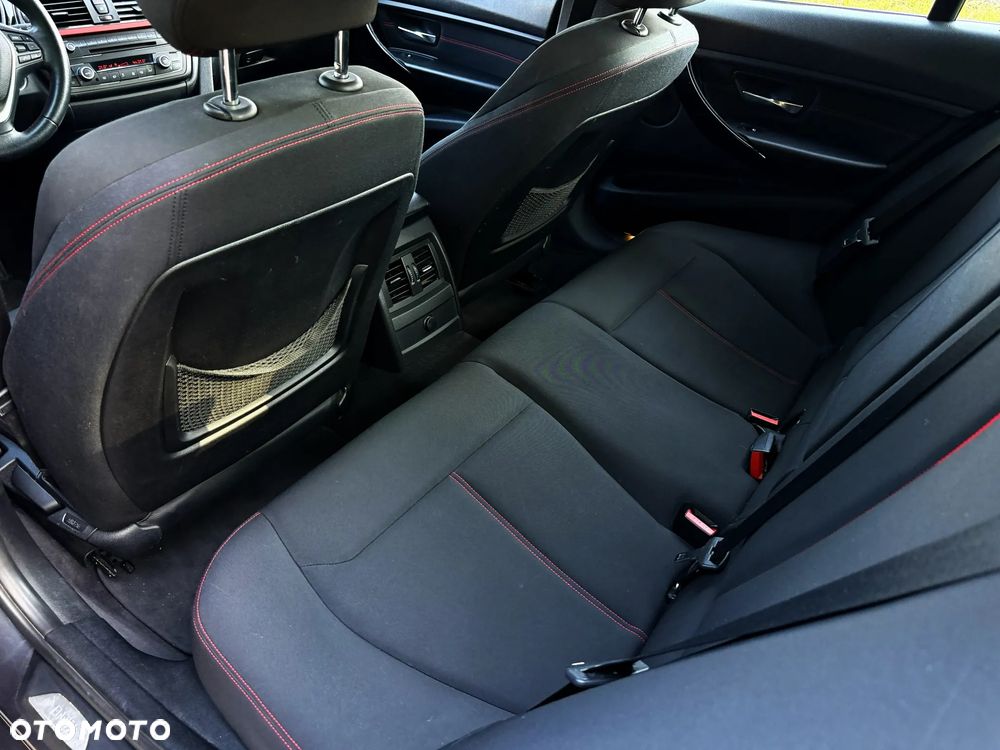 BMW Seria 3 320i Sport Line - 13