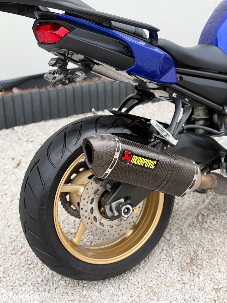 Yamaha FZ8 - 4