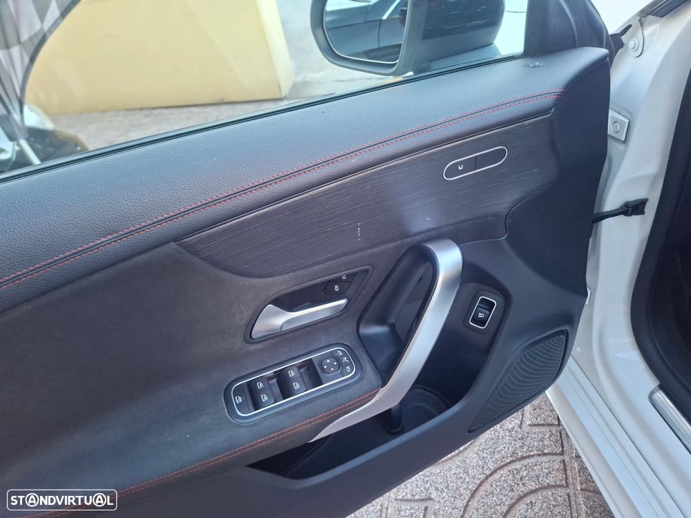 Mercedes-Benz CLA 180 d Shooting Brake AMG Line Aut. - 19