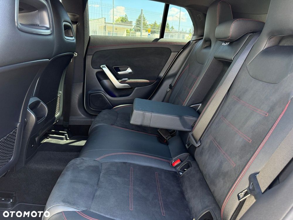 Mercedes-Benz CLA 180 AMG Line 7G-DCT - 26