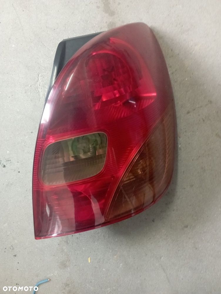 TOYOTA COROLLA VERSO I LAMPA PRAWA TYŁ TYLNA - 1