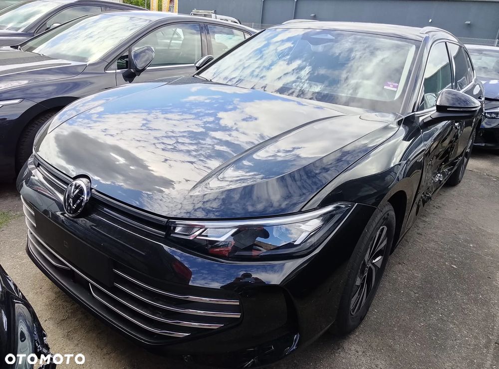 Volkswagen Passat - 1