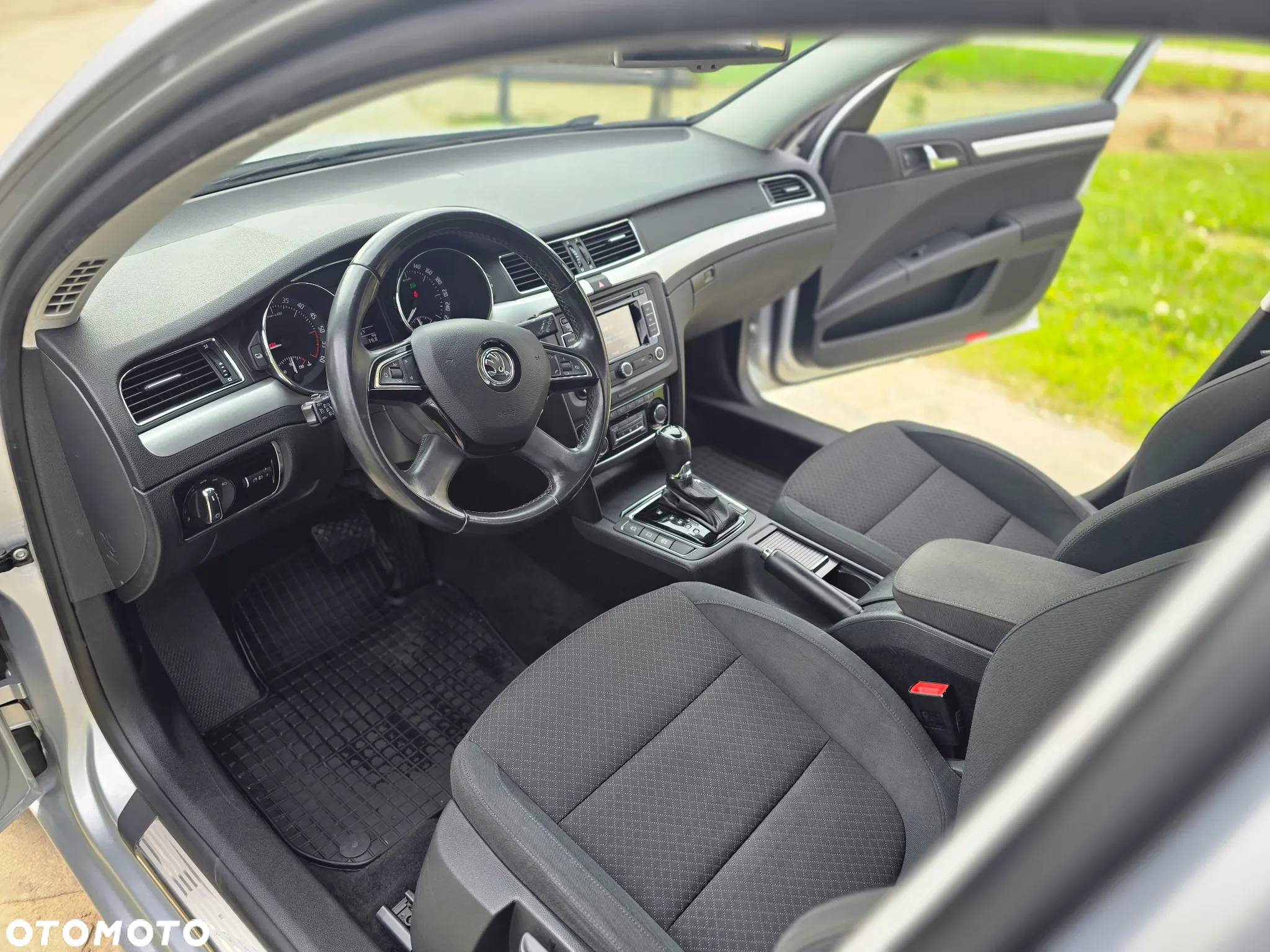 Skoda Superb 2.0 TDI Comfort DSG - 26
