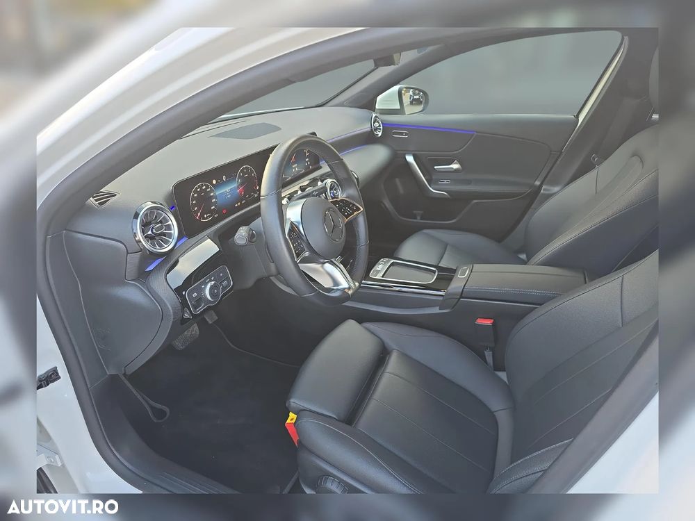 Mercedes-Benz A 200 Sedan MHEV 7G-DCT - 11