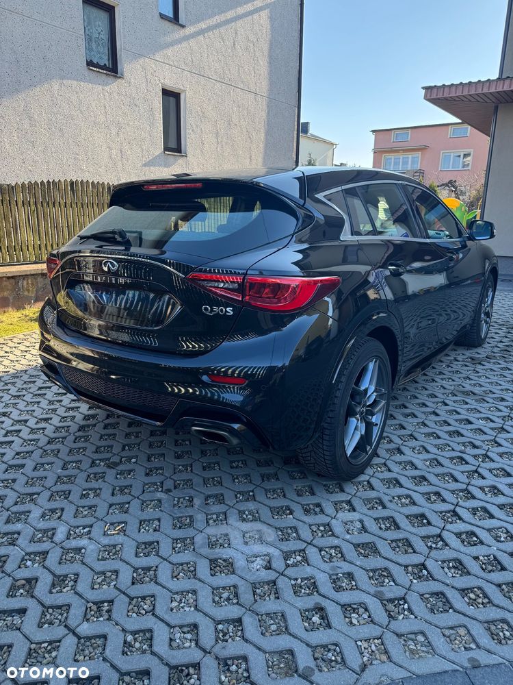 Infiniti Q30 1.6t Sport 7DCT - 2