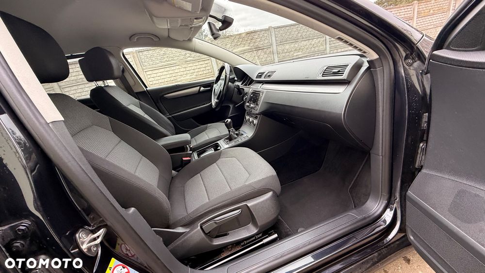 Volkswagen Passat 2.0 TDI Comfortline - 26