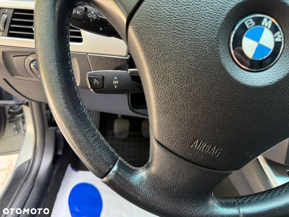 BMW Seria 3 318i - 26