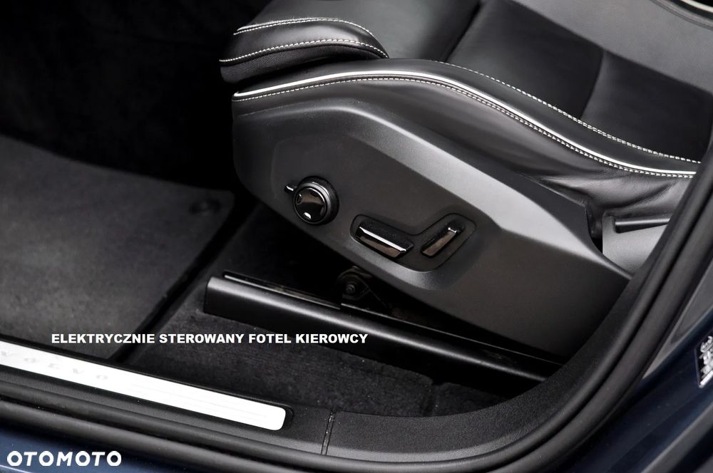 Volvo XC 60 B4 D Plus Dark - 16